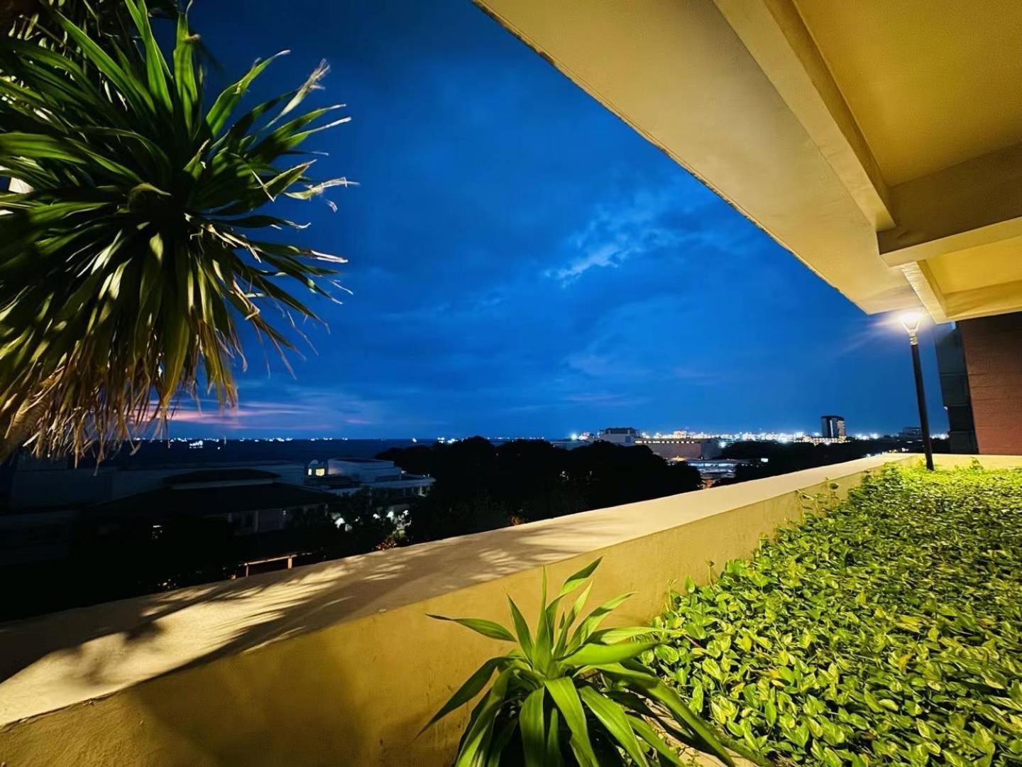 Grand Riviera Suites Apartment Manila Exterior photo
